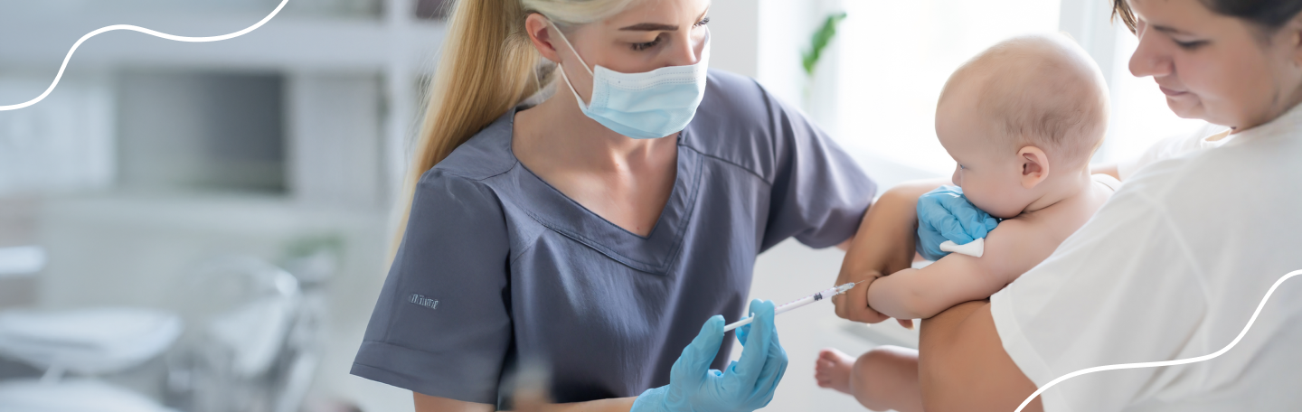 bébé reçoit une injection